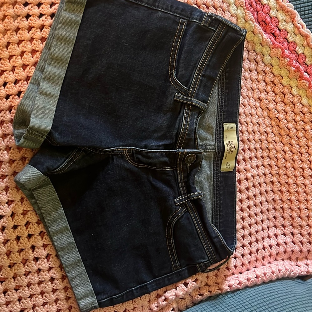 Hollister mid rise shorts, longest length 4 inches